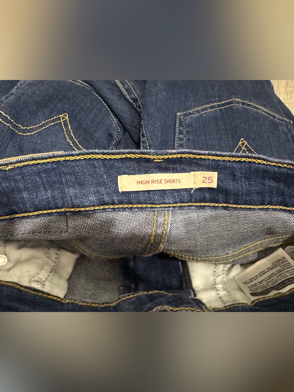 Levi’s High Rise Shorts - Picture 4 of 5